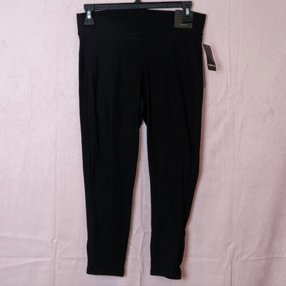 Torrid Black Twist Back Crop Leggings size 00 M/L 10